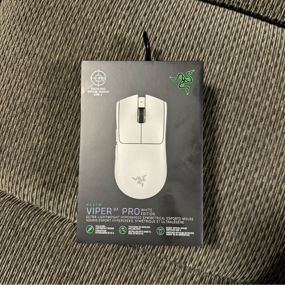 Razer - Viper V3 Pro - Ultra-Lightweight Wireless Gaming Mouse - White - SEALED